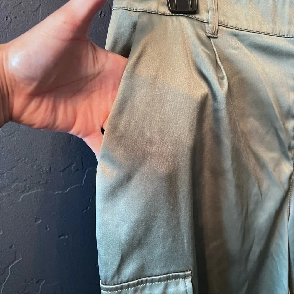 White House black Market women cargo pants Size: 10 Color: Olive Green